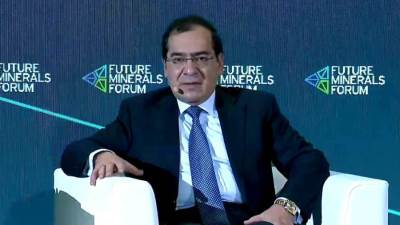 مصر تفتتح غرفة المراقبة والتحكم الرئيسية لشبكة خطوط أنابيب البترول بالسويس والقناة