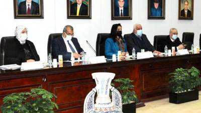 وزير السياحة يناقش استعدادات بدء انطلاق رحلات العمرة للعام الهجري الحالي