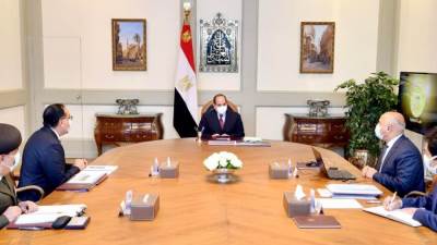 الرئيس السيسي يتابع مشروعات وسائل النقل الجماعي الجديدة