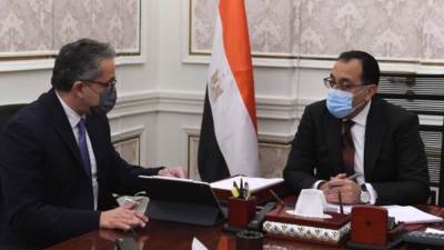 ماذا جرى في لقاء رئيس الوزراء مع وزير السياحة والآثار؟