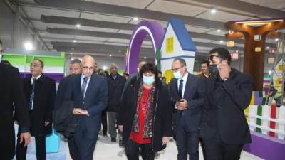 وزيرة الثقافة تتفقد تجهيزات الجناح المخصص للطفل بامعرض القاهرة الدولي للكتاب