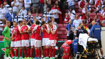 منتخب الدنمارك وطاقمه الطبي يحصل على جائزة The Best للروح الرياضية