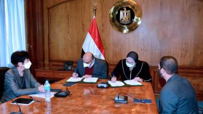 توقيع وثيقة مشروع تنمية وتطوير المجمعات الصناعية الصديقة للبيئة فى مصر