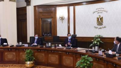 رئيس الوزراء يتابع موقف فض التشابكات المالية بين وزارتي البترول والمالية