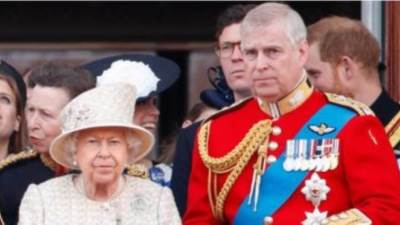 بعد إعفائه من مهامه الملكية.. حذف حسابات الأمير أندرو على مواقع التواصل