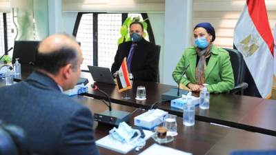 وزيرة البيئة تلتقى رئيس البورصة لإستعراض المساهمات فى التصدى لآثار التغيرات المناخية