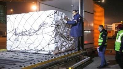 استقبال 667 ألف جرعة من لقاح  «استرازنيكا» بمطار القاهرة الدولي