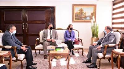 وزير التنمية المحلية يستقبل وفد البنك الدولى لمتابعة آخر المستجدات لتنمية بالصعيد 