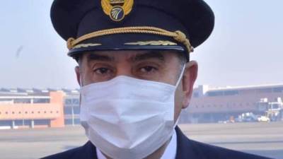 وزير الطيران المدني يقود أول رحلة "بخدمات صديقة للبيئة" بين القاهرة وباريس