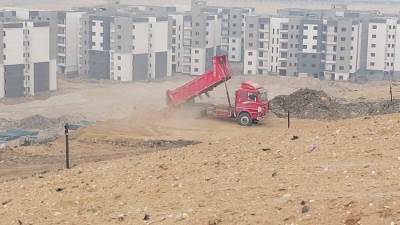 مسئولو "الإسكان" يتفقدون مشروع الغلق الآمن لمقلب السلام العمومي