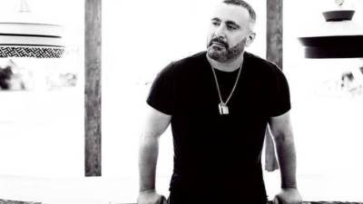 بالفيديو.. أحمد السقا يجعل حصانه يرقص على أغنية "الغرالة رايقة"