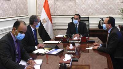 رئيس الوزراء يلتقي وزير الاتصالات لمتابعة الموقف التنفيذي لمشروعات الوزارة