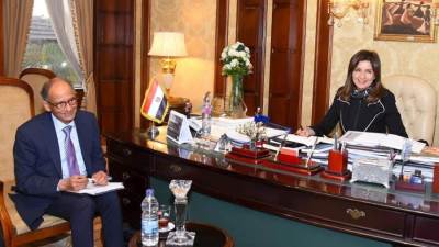 وزيرة الهجرة تجتمع مع اللجنة التنسيقية للمؤتمر بحضور المهندس "هاني عازر"