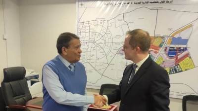 السفير البريطاني يزور العاصمة الإدارية ويشاهد التقدم المذهل