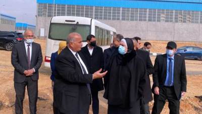 وزيرة التجارة والصناعة تقوم بجولة تفقدية بمدينة الجلود بالروبيكى
