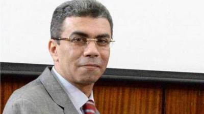 توافد الجماعة الصحفية إلى مسجد المشير لتشييع جنازة الكاتب الصحفي ياسر رزق