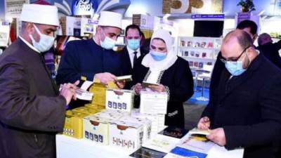 وزيرة التضامن تشيد بجناح الأوقاف ودورها المتميز في نشر الفكر الوسطي