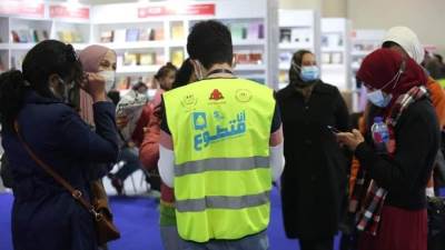 وزيرة الثقافة تثمن جهود شباب المتطوعين بمعرض القاهرة الدولى للكتاب 53