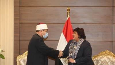 وزيرة الثفافة تلتقي وزير الاوقاف بمعرض القاهرة الدولى للكتاب 53