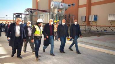 مسئولو "الإسكان" يتفقدون مشروعات الكهرباء والطرق والمرافق بمدينة العاشر