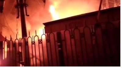 الصحة: الدفع بـ10 سيارات إسعاف لموقع حريق منطقة الحسين بالقاهرة