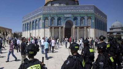 متطرفون يقتحموا باحات المسجد الأقصى في حراسة مشددة من شرطة الاحتلال الإسرائيلي