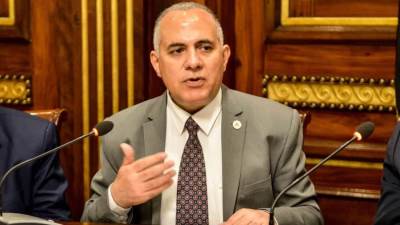  وزير الري يستعرض الموقف التنفيذى لمشروع تأهيل الترع ومشروع تأهيل المساقى