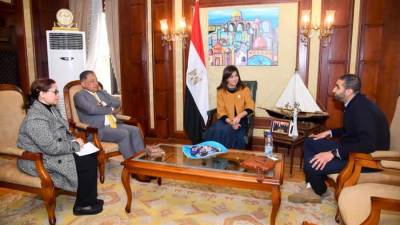 "وزيرة الهجرة"تلتقي إمام الجمعية المصرية بملبورن الأسترالية الحائز على جائزة التعددية الثقافية