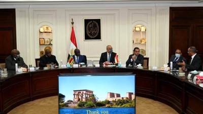 وزير الإسكان يعرض على نظيره من زيمبابوى التجربة العمرانية التى تشهدها مصر