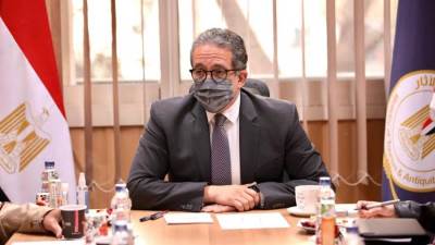 وزير السياحة يتابع الموقف التنفيذي لتشغيل الخدمات وفرص الاستثمار بالمتحف المصري الكبير