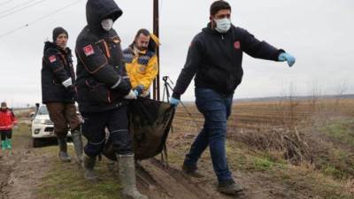 وفاة 12 مهاجرا تجمدا من البرد على الحدود التركية اليونانية