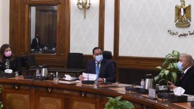 "مدبولي" يتابع موقف تنفيذ قرارات نزع الملكية والتعويضات الخاصة بمشروعات الطرق والمحاور