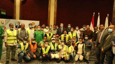 سعفان يسلم 15 عقد عمل لذوي القدرات في شرم الشيخ