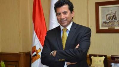 وزير الرياضة يتوجه إلى الكاميرون لمؤازرة المنتخب فى نصف نهائي البطولة الإفريقية