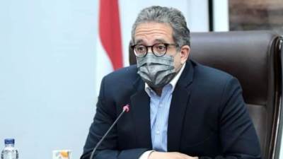 خالد العناني يجتمع مع لجنة استعدادات قطاع السياحة لاستقبال ضيوف COP27 