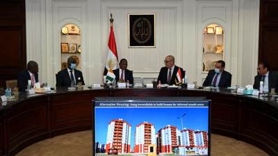 وزير الإسكان يشرح تجربة الدولة المصرية في توفير أنماط الإسكان المختلفة