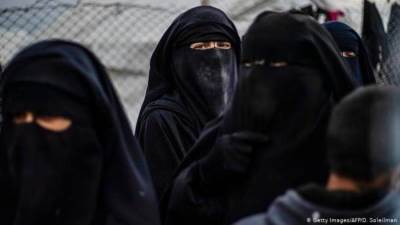 هولندا تعلن عن عملية خاصة لإعادة 16 امرأة وطفلا من سوريا