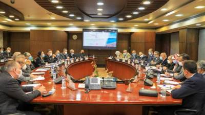 اجتماع لمناقشة فاعليات مؤتمر الاطراف لإتفاقية تغير المناخ باستخدام وسائل النقل الكهربائية