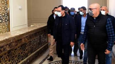 "مدبولي" يختتم جولته بمدينة العلمين الجديدة بتفقد الحي اللاتيني ومتابعة مشروعات الإسكان