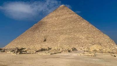 زائري منطقة الأهرامات يستطيعوا من رؤية الضلع الجنوبي لهرم خوفو الأكبر كاملا