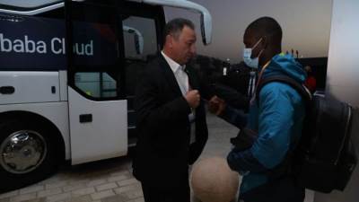 الأهلي في المونديال.. الخطيب يؤازر اللاعبين قبل التحرك إلى ملعب آل نهيان