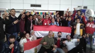 إنهاء إجراءات سفر طلاب الجامعات ومغادرتهم إلى الكاميرون لتشجيع المنتخب الوطني