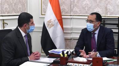 استعراض طلبات تنفيذ استثمارات جديدة لشركات أجنبية في مجالي الزراعة والطاقة