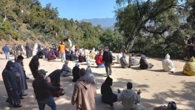 بدء صلاة الجنازة على جثمان الطفل ريان