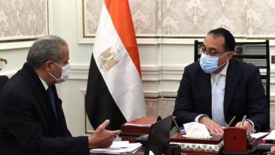 مدبولي يتابع مع وزير التموين موقف توافر السلع الاستراتيجية واستقبال شهر رمضان