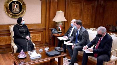 "جامع" تبحث مع السفير الروسي ايجاد حل للافراج عن شحنات البرتقال المصرية