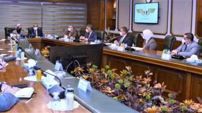 وزيرا الطيران والبيئة يبحثان الاستعدادات لاستضافة مصر قمة المناخ