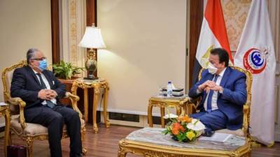 تبادل الخبرات العلمية والبرامج التدريبية والأبحاث الإكلينيكية بين مصر وجامعة هارفارد