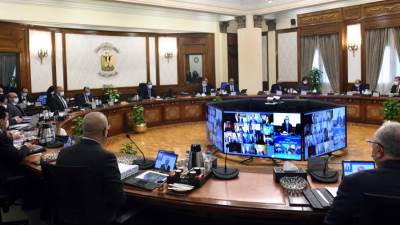 وزير التعليم العالي يستعرض الموقف الوبائي محلياً وعالمياً