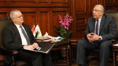 وزير الزراعة يبحث مع السفير الروسي بالقاهرة آفاق التعاون الزراعي بين البلدين